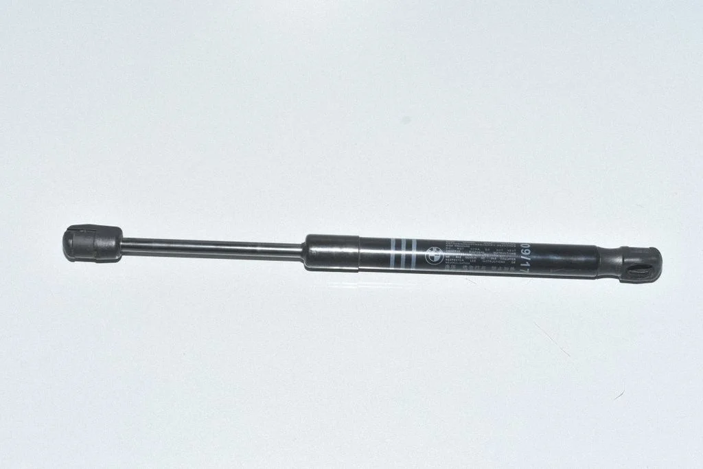 Mootorikapoti amortisaator 7309117