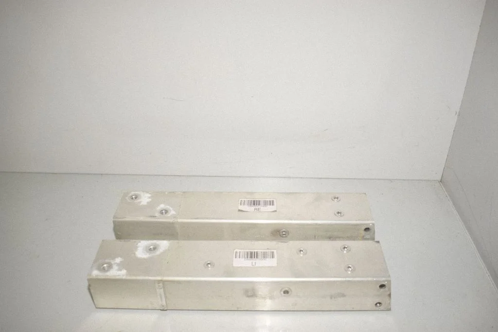 Rear bumper mounting bracket 6852704