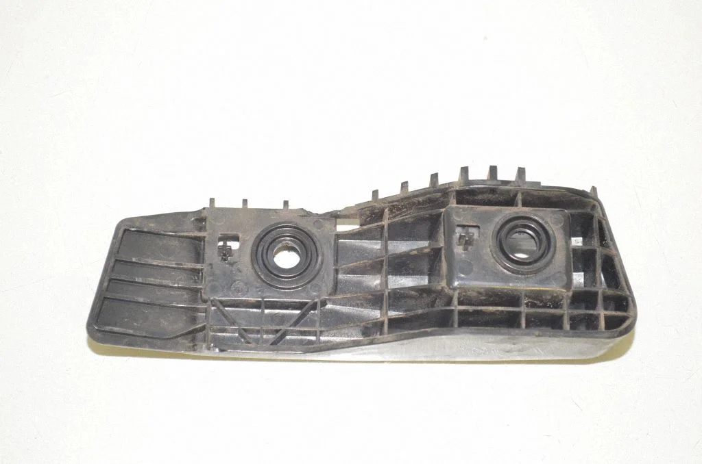 Rear bumper mounting bracket 10839930E