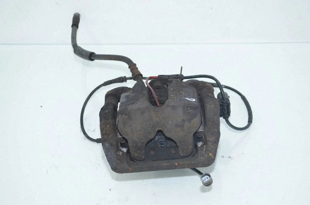 Rear brake caliper 6793048