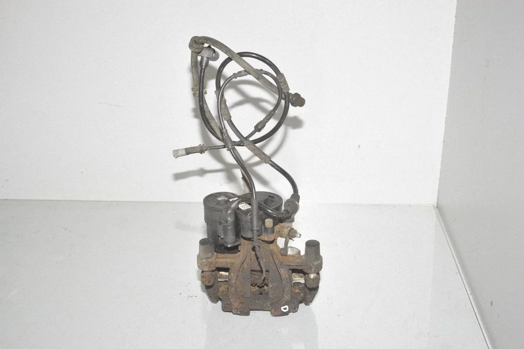 Rear brake caliper 6798958
