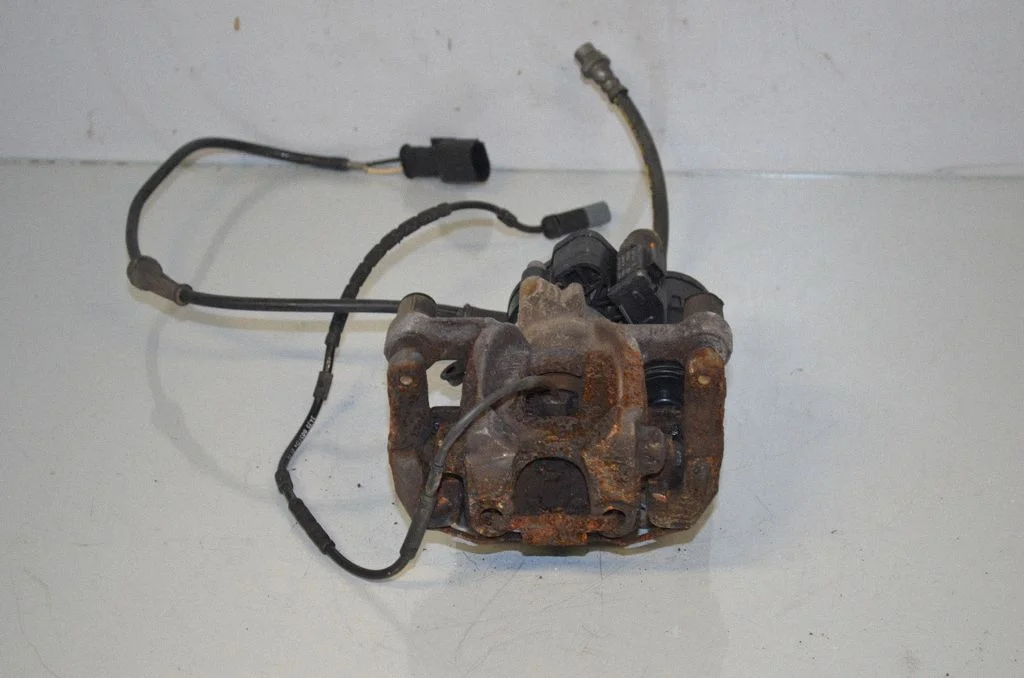 Rear brake caliper 6883020