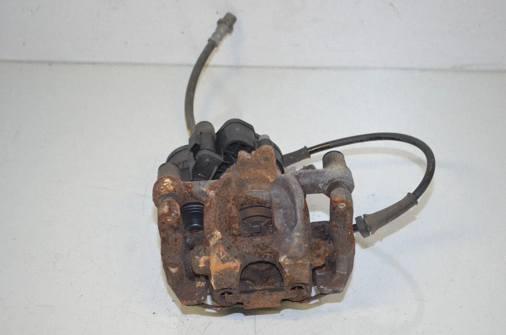 Rear brake caliper 6883019