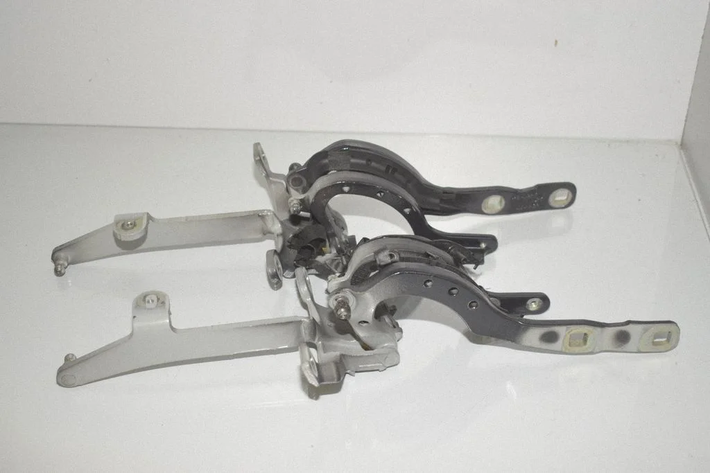 Tailgate/trunk/boot hinge 7206640