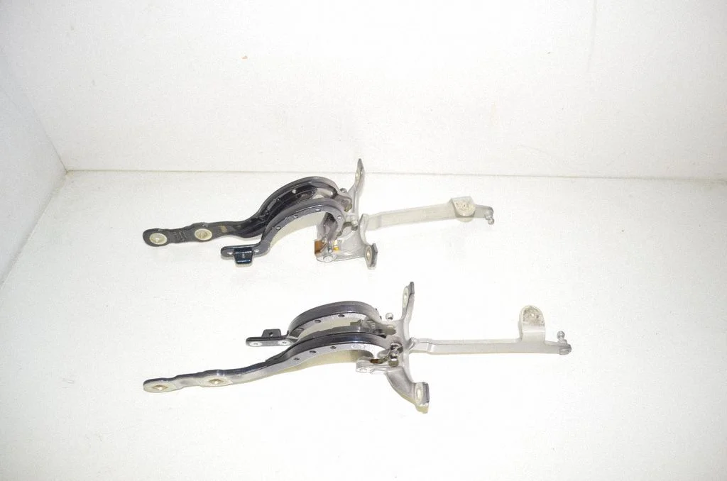 Tailgate/trunk/boot hinge 7390413