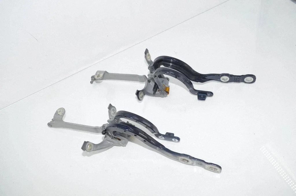 Tailgate/trunk/boot hinge 7390414