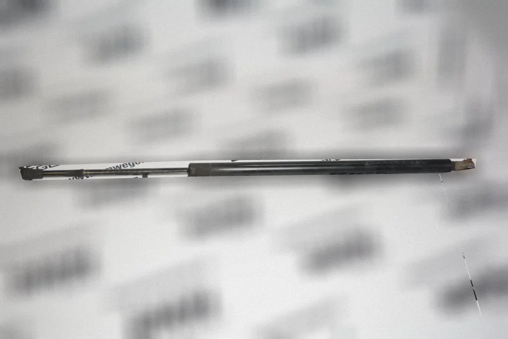 Tailgate/trunk strut/damper 8402405