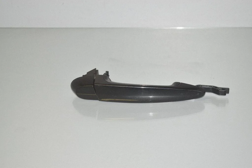 Front door exterior handle – rear right