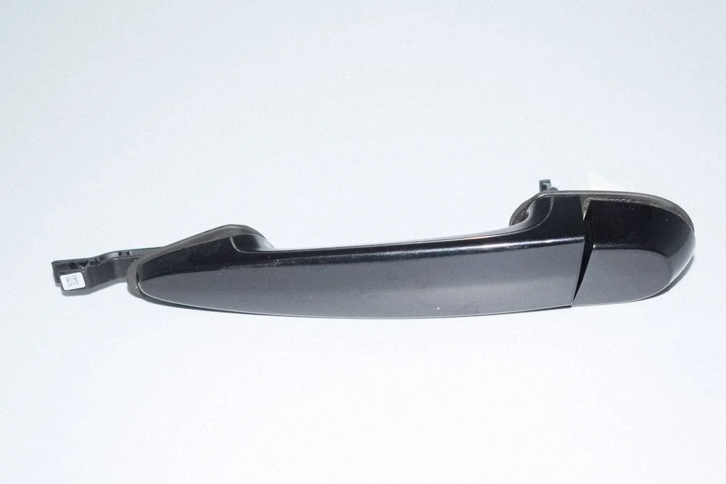 Front door exterior handle – left