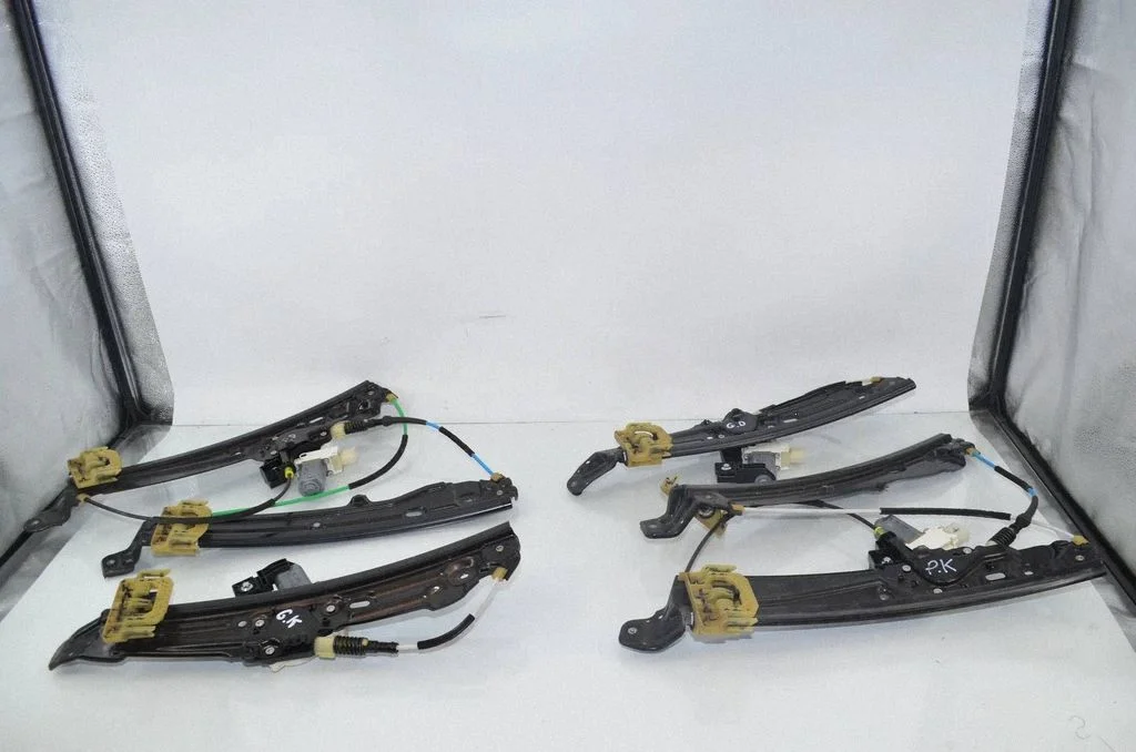 Front door window regulator with motor 7182132