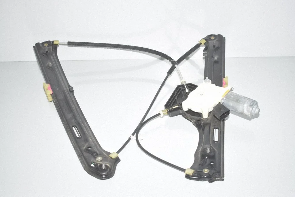 Front door window regulator with motor 7292902