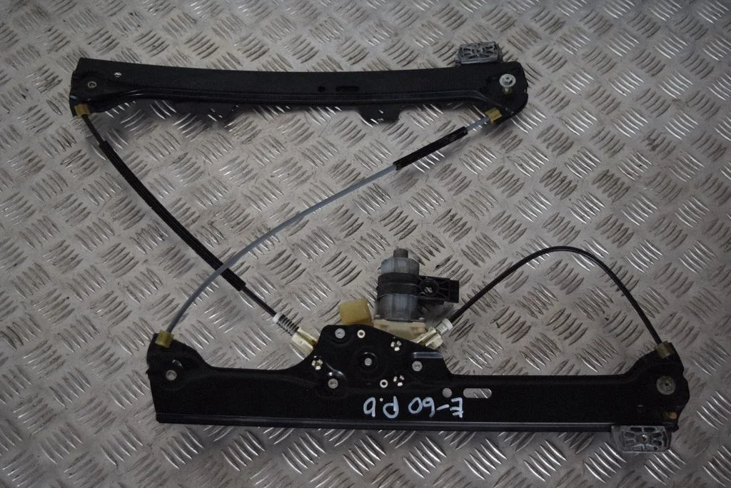 Front door window regulator with motor – BMW 5 Series E60 E61 (2004-2010)