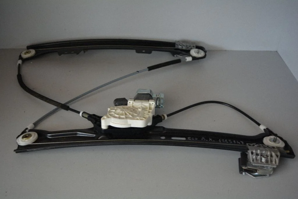 Priekinio el. lango pakėlimo mechanizmo komplektas