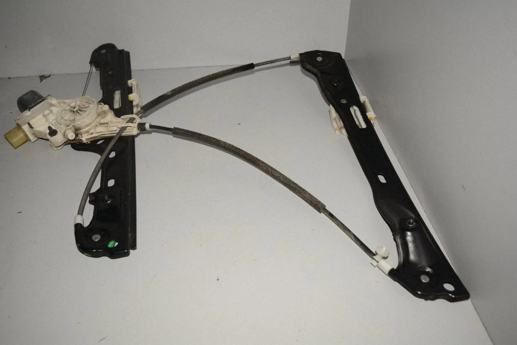 Priekinio el. lango pakėlimo mechanizmo komplektas