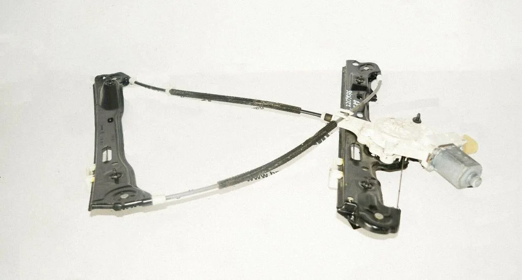 Priekinio el. lango pakėlimo mechanizmo komplektas