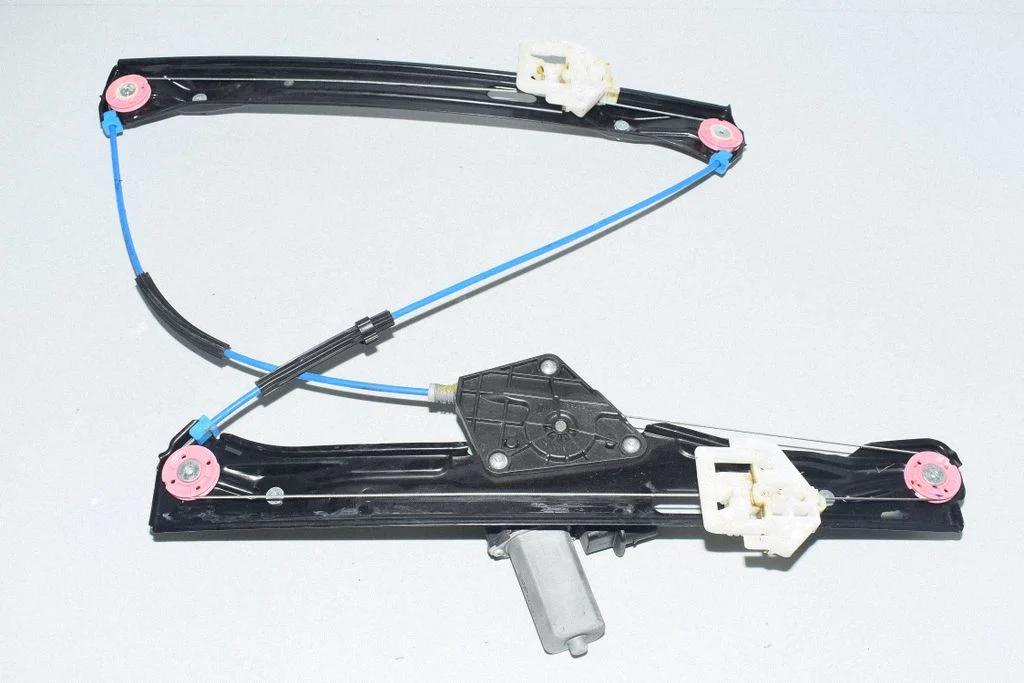 Priekinio el. lango pakėlimo mechanizmo komplektas