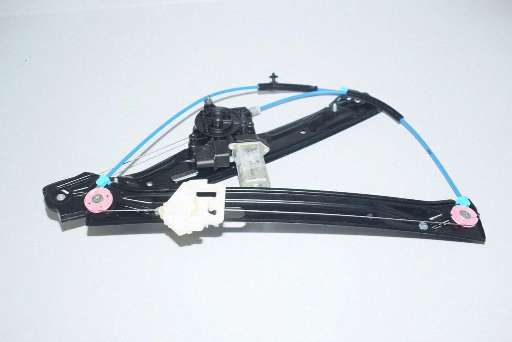 Priekinio el. lango pakėlimo mechanizmo komplektas