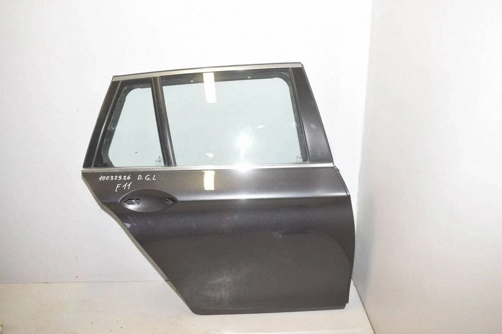 Rear door – rear right