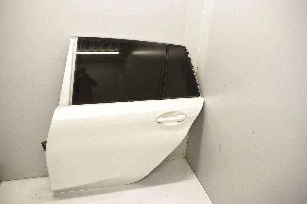 Rear door – rear left