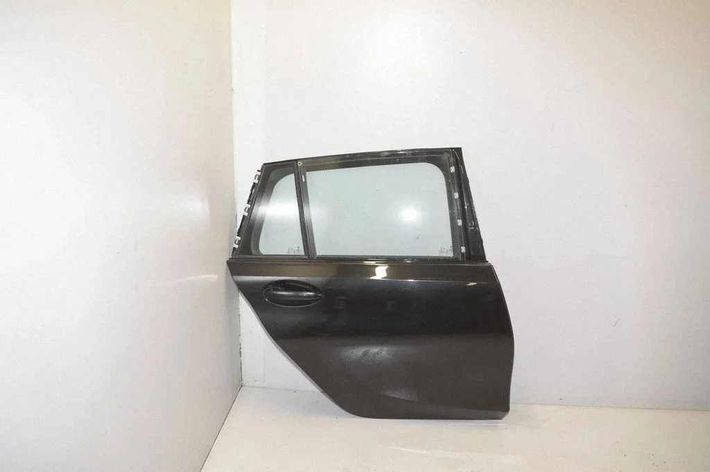 Rear door – rear right
