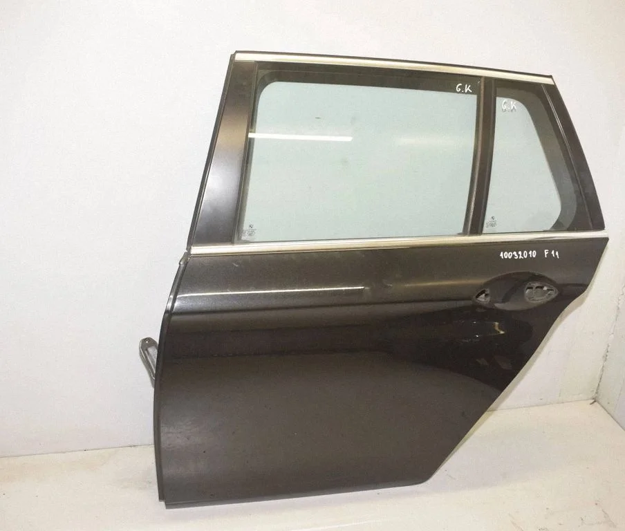 Rear door – rear left