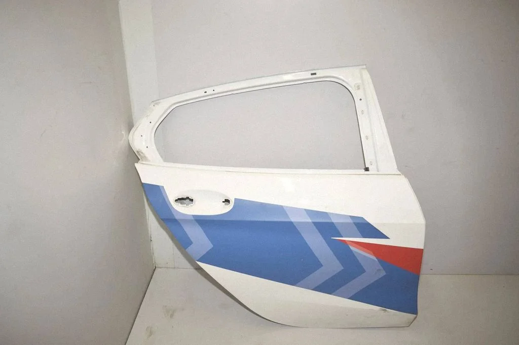 Rear door – right