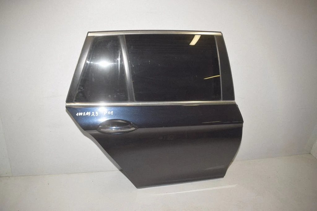 Rear door – rear right