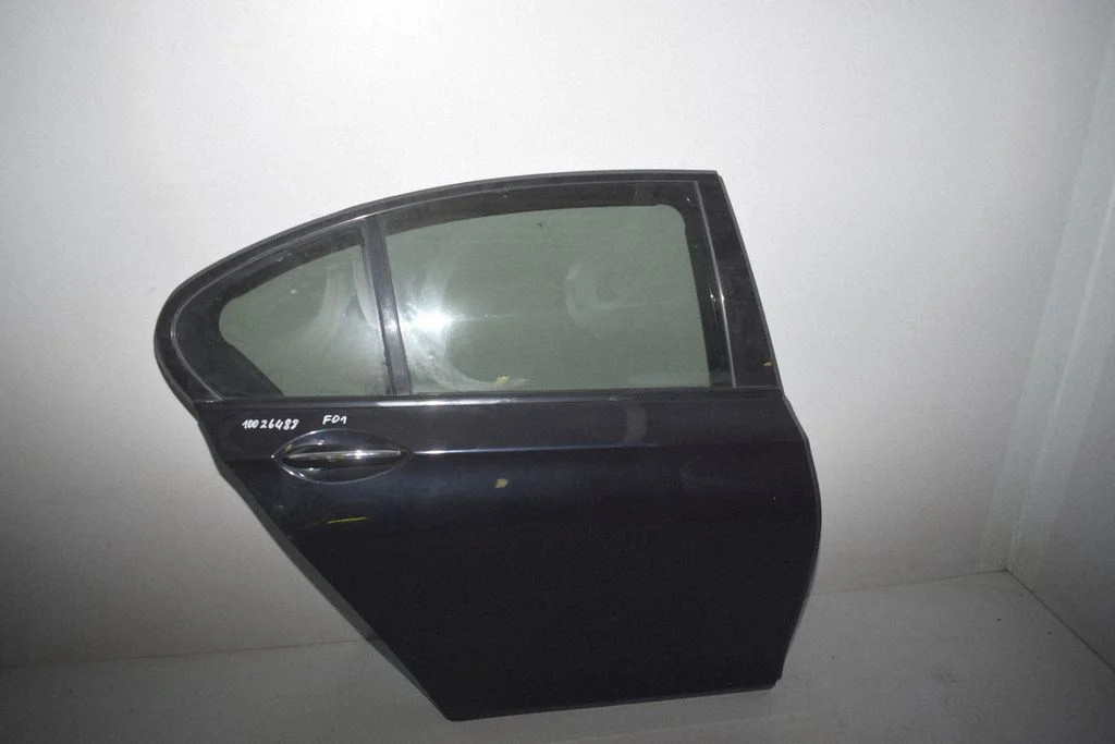 Rear door – rear right