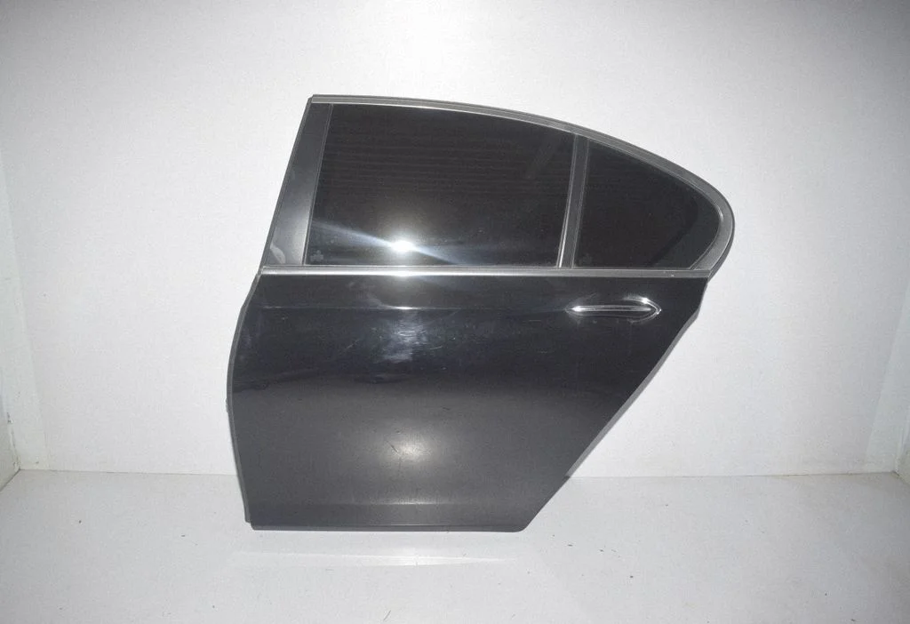Rear door – rear left