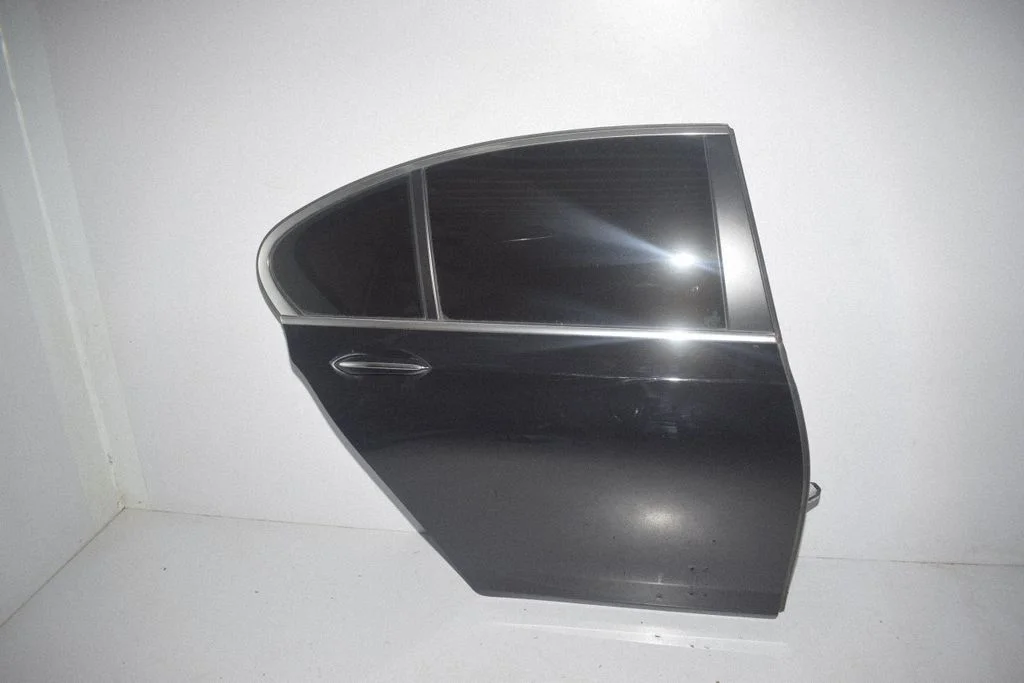 Rear door – rear right