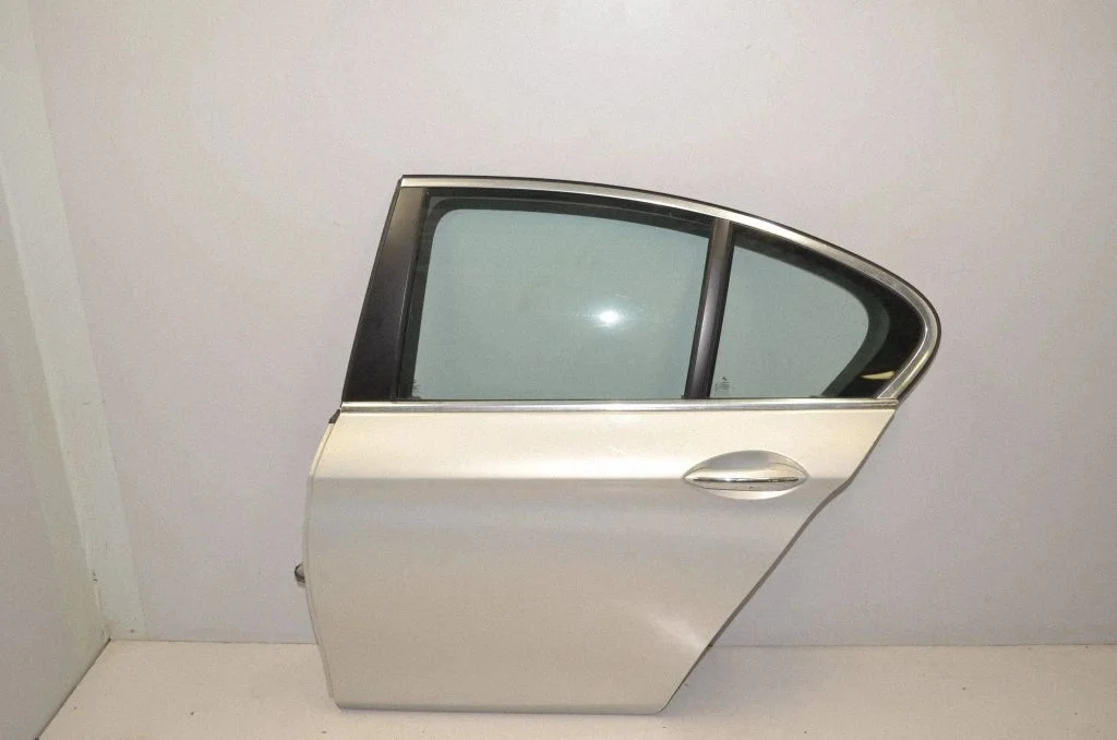 Rear door – rear left