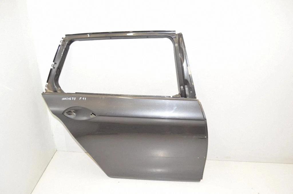 Rear door – rear right