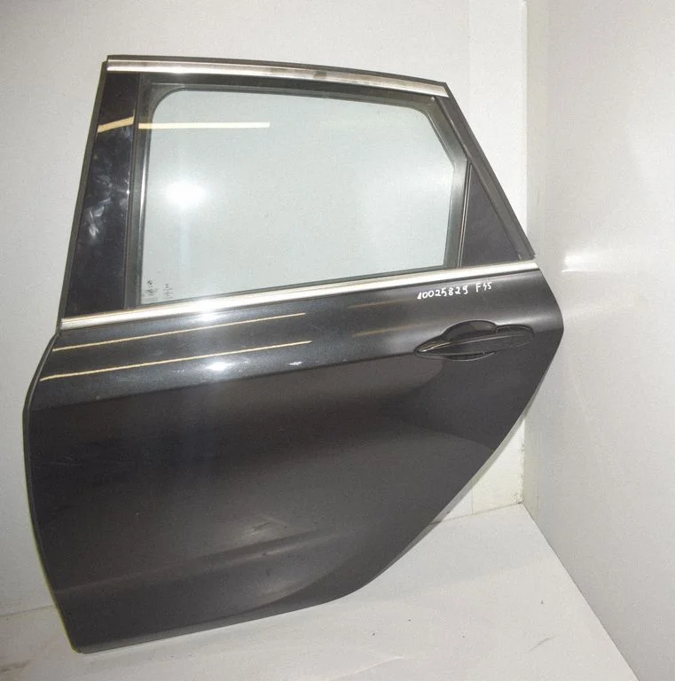 Rear door – rear left