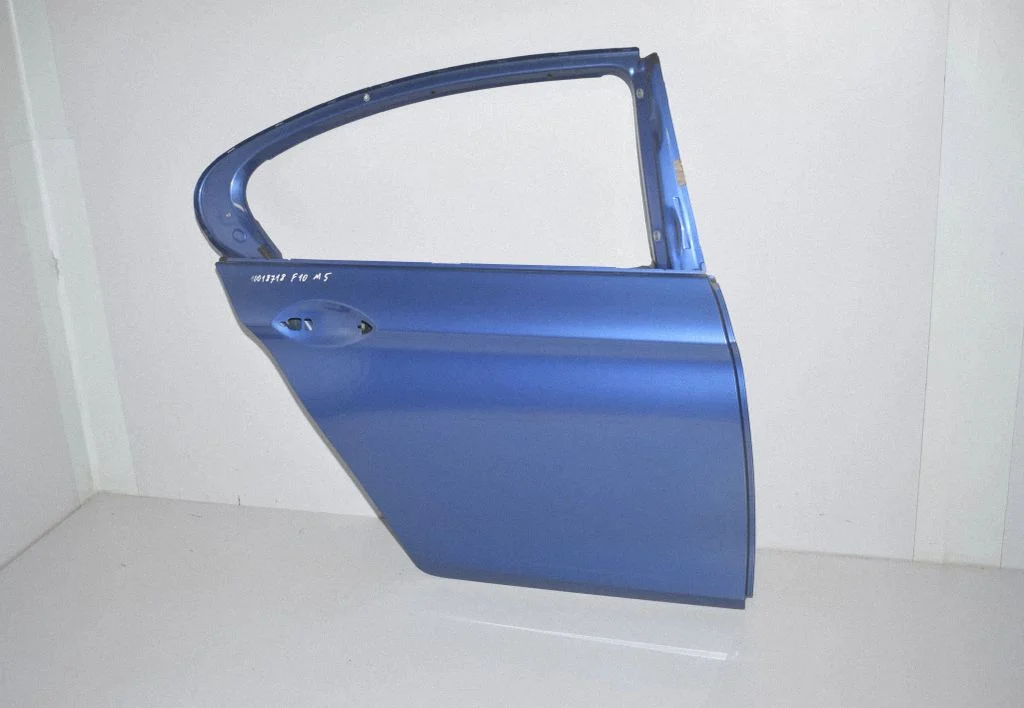 Rear door – right