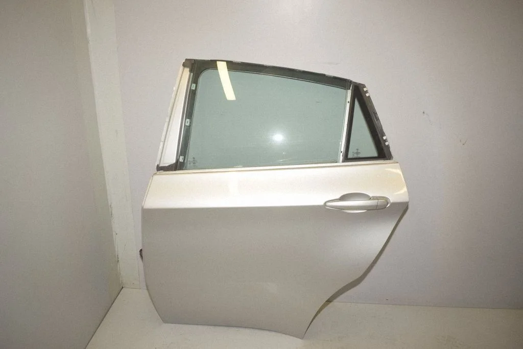 Rear door – rear left