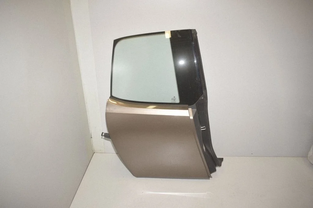 Rear door – rear right