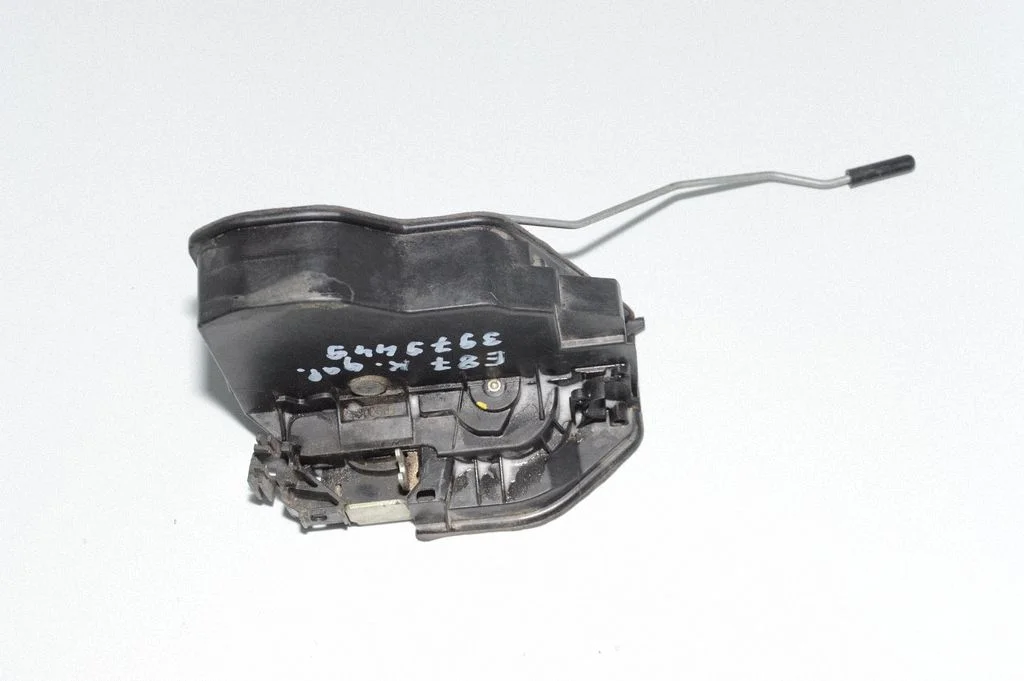 Rear door lock – left