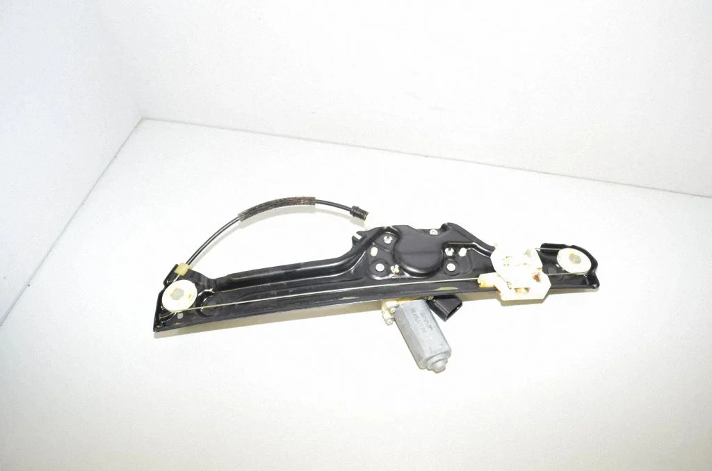 Rear door window regulator with motor 7179601