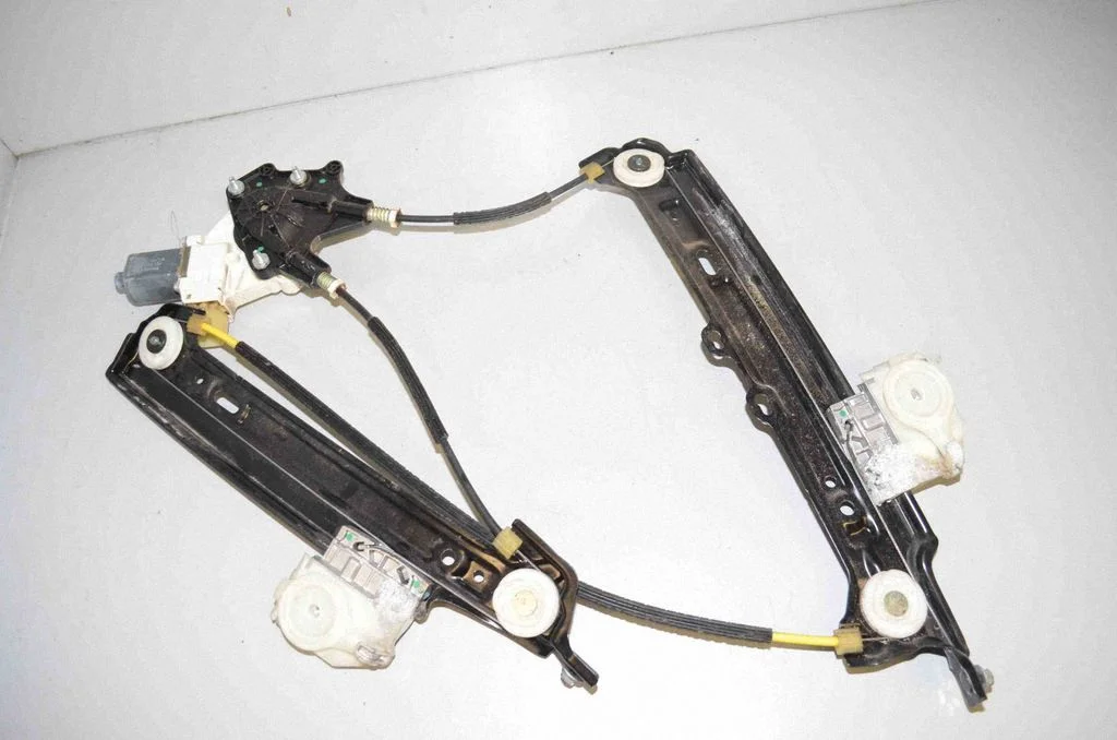 Rear door window regulator with motor 7291422