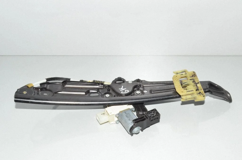 Rear door window regulator with motor 7271563