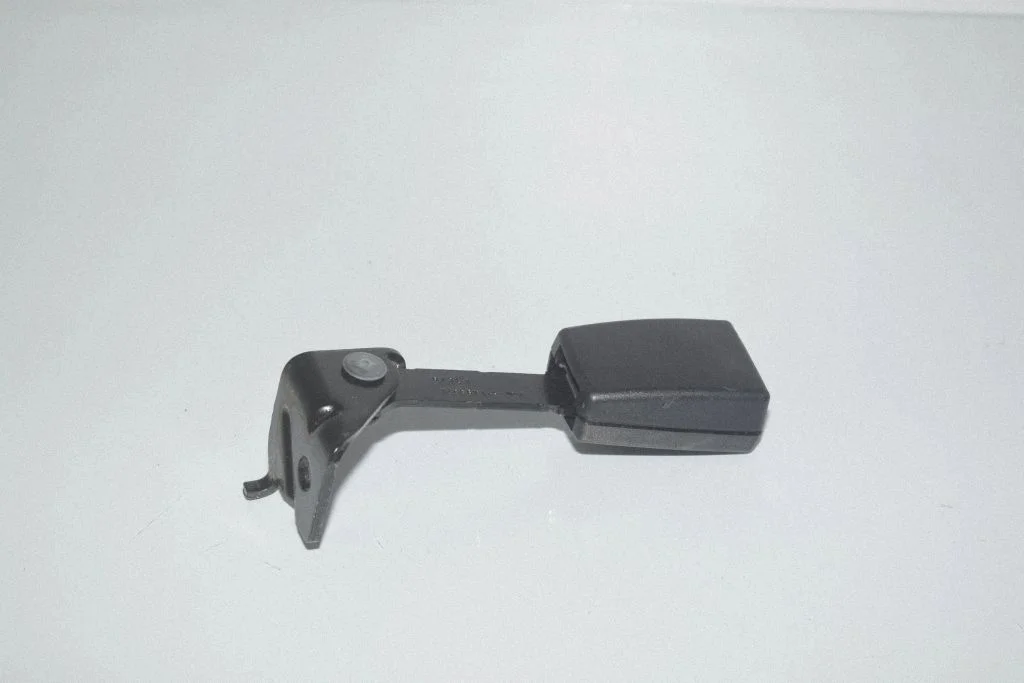 Rear seatbelt buckle 7347725