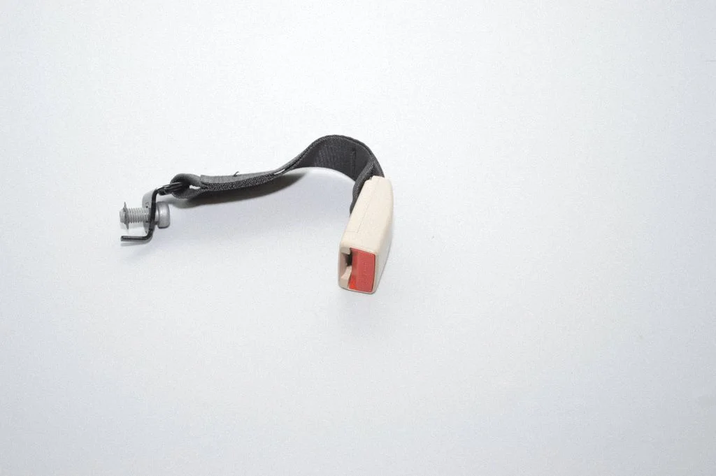 Rear seatbelt buckle 7435934