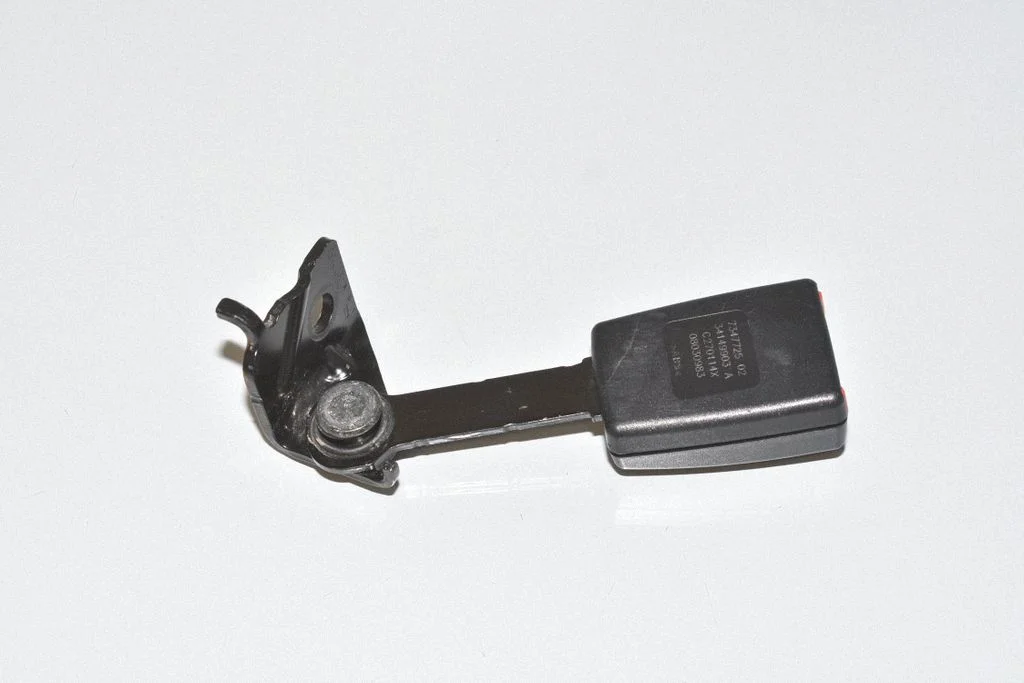 Rear seatbelt buckle – BMW i3 (2013-)