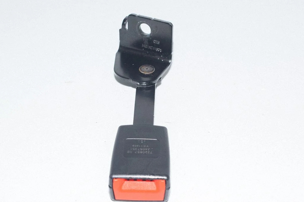 Rear seatbelt buckle 7220857