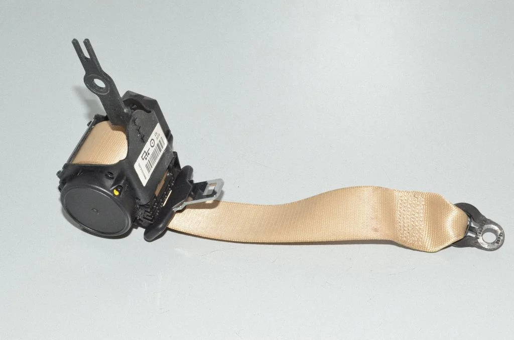 Rear seatbelt – left