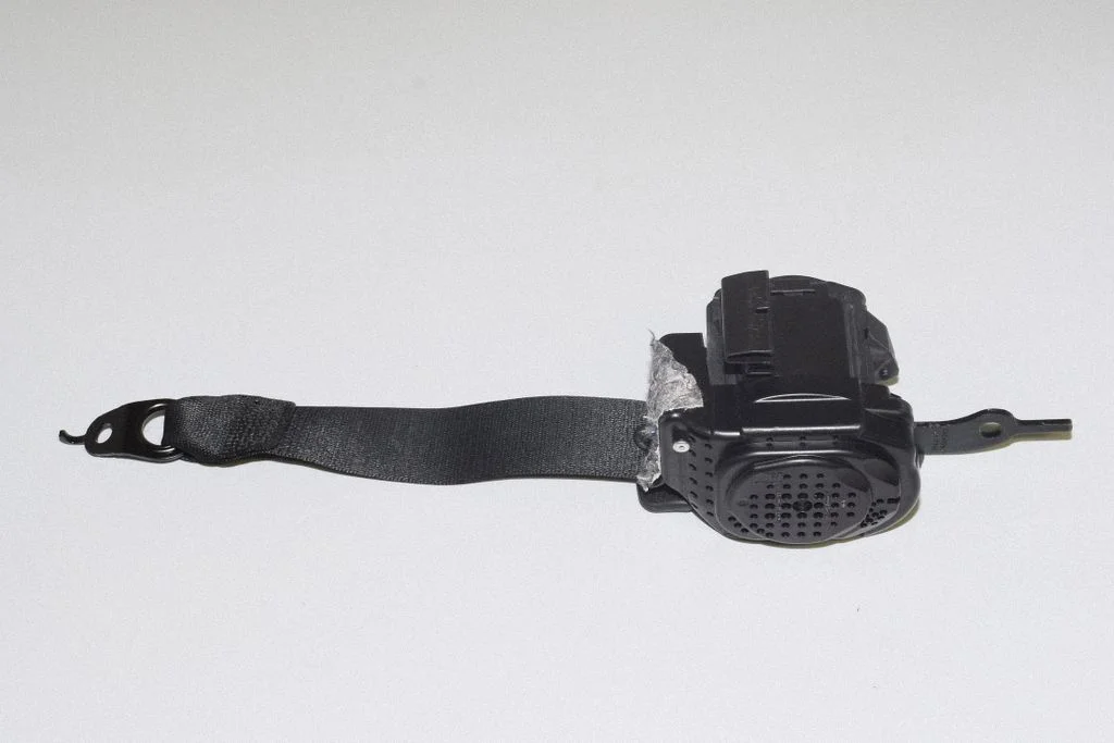 Rear seatbelt – right