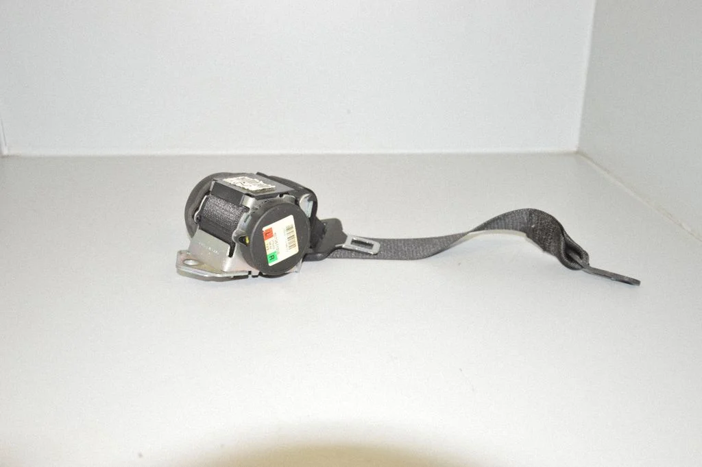 Rear seatbelt – BMW 3 Series E92 E93 (2005-2014)