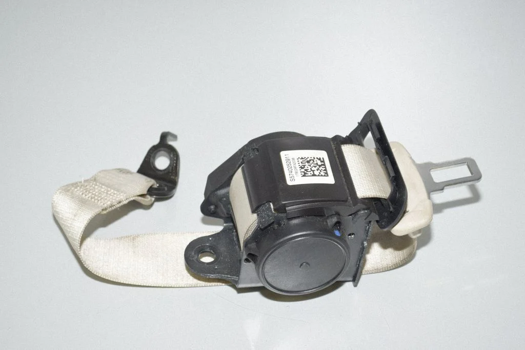 Rear seatbelt 7402529