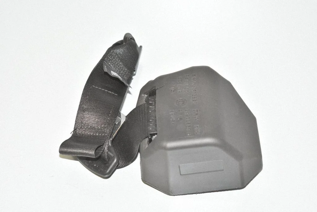 Rear seatbelt – left