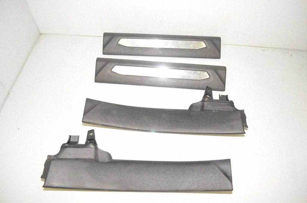 Front sill trim cover 7444942